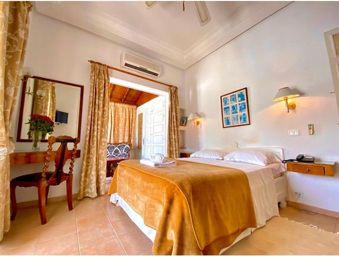 Plaza Corniche Hotel La Marsa Exterior photo